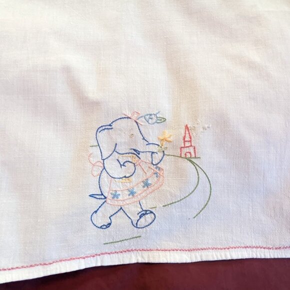 15% OFF Vintage Elephant Wearing Apron Hand Embroidered Nursery Doily c1950s/60s - Picture 1 of 7